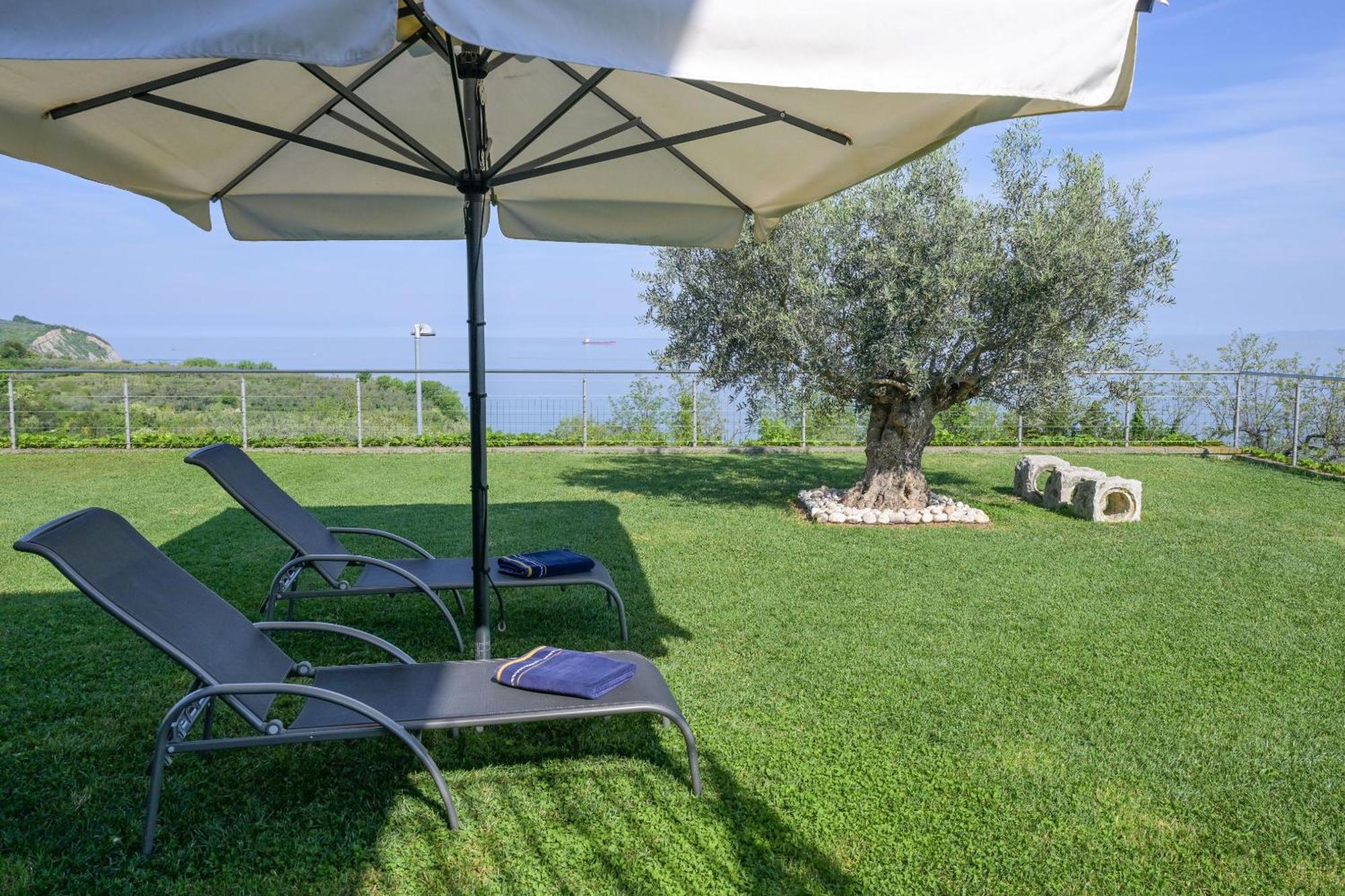 Apartma Bellavista Izola Bagian luar foto